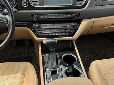 b class: Kia Carnival: 2019 г., 2.2 л, Автомат, Дизель, Минивэн — 4