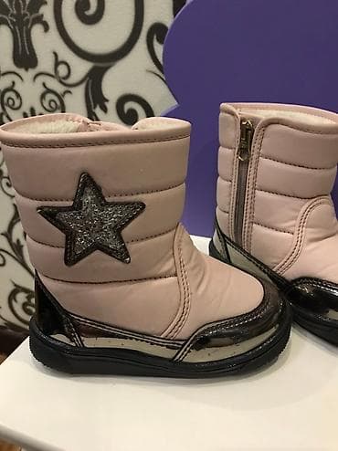Детская одежда и обувь: Продаю зимние сапожки на девочку. Размер 24/25 16 см. Производство — 1