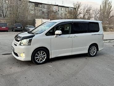 вокси ноах: Toyota Noah: 2008 г., 2 л, Вариатор, Бензин, Минивэн — 3