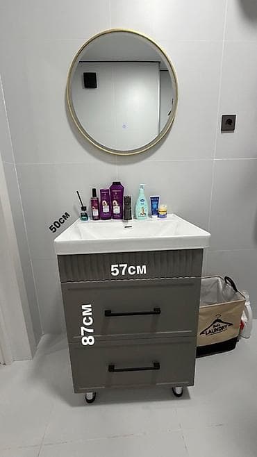 silver kitchen: Комплект для ванной: тумба с раковиной и круглое зеркало с подсветкой — 1
