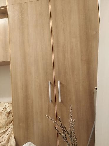 put up: Продается встроенный шкаф очень вместительный и удобный.Очень много — 3