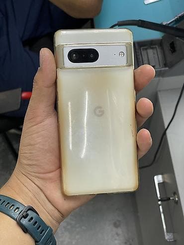 бюджетный: Google Pixel 7, Б/у, 128 ГБ, цвет - Белый, 1 SIM, eSIM — 5