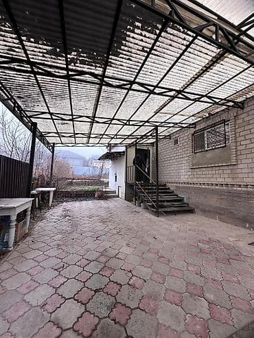 Продажа домов: Дом с участком и большим навесом - Кирпичный дом с мансардным этажом — 2