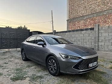 кытай мото: BYD Qin: 2024 г., 1.5 л, Вариатор, Гибрид, Седан — 2