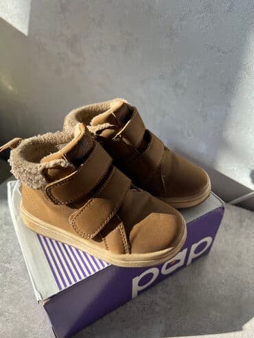 Продаю ботинки в хорошем состоянии сезон весна осень внутри есть