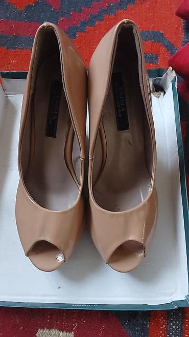 Платья: Отдам даром. Куртки, размеры- 44, 46, обувь, 37, 38. Детские вещи — 10