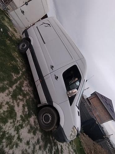 минивен фото: Mercedes-Benz Sprinter, белый фургон/цельнометаллический кузов — 4