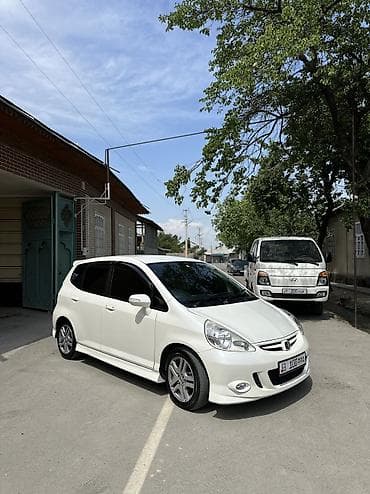 авто бесплатно: Honda Fit: 2004 г., 1.5 л, Вариатор, Бензин, Хэтчбэк — 5