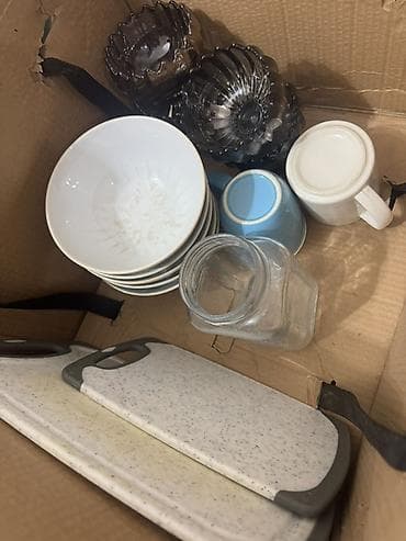 Другие товары для кухни: Набор кухонной утвари и посуды в коробке. Состав: - Две разделочные — 1