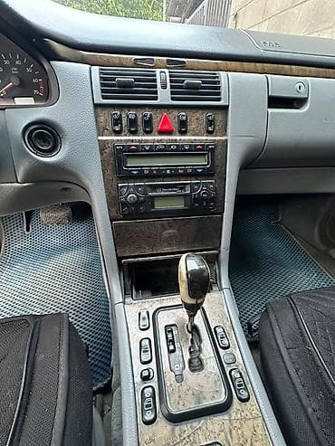 Mercedes-Benz E-Class: 2001 г., 3.2 л, Автомат, Бензин, Седан — 6