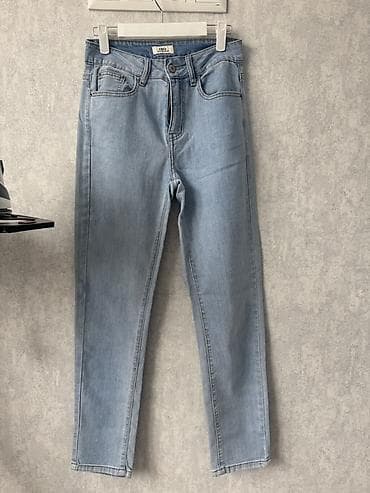Джинсы в отличном состоянии. Размер м. Тонкая ткань, на лето