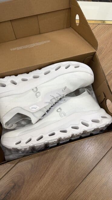 nike react: Продаю On Cloud Размер 42 маломерят Идеально подойдет на 41 размер — 2