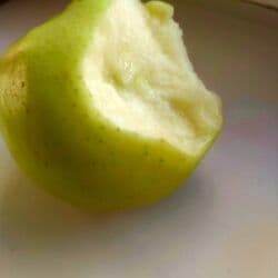 сушилка для фруктов: Продаются яблоко Голден сочные сладкие кг 125 сом, и Хурма — 3