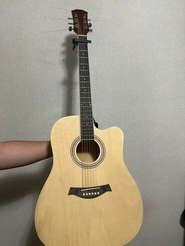 гитара акустическая цена бишкек: Акустическая гитара со светлой декой и темной задней панелью — 1