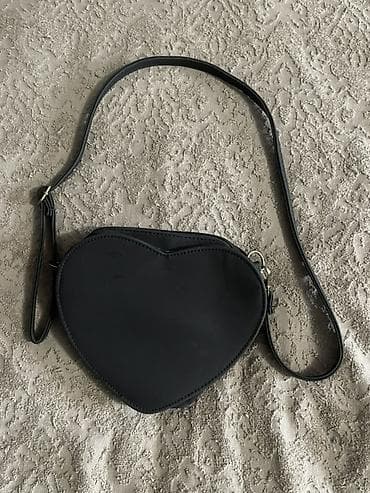 pull and beer: Сумка через плечо в форме сердца, черная. - Материал: гладкий кожзам — 1