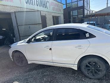 диспы: Седан белого цвета с просторным салоном и большим багажником — 5