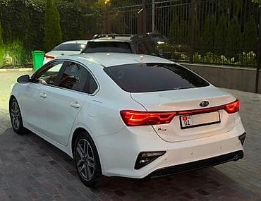 byd e2 2022: Kia K3: 2020 г., Автомат, Седан — 1