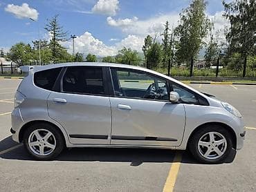 Транспорт: Honda Jazz: 2011 г., 1.3 л, Вариатор, Гибрид, Хэтчбэк — 4