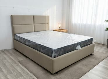 кровать двухспальный: Мягкая двуспальная кровать с прямоугольным изголовьем, разделенным на — 1