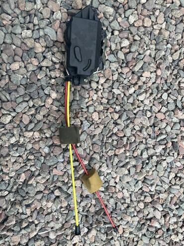 набор ключей для автомобиля б у: Замок багажника 211 кузов универсал оригинал — 1