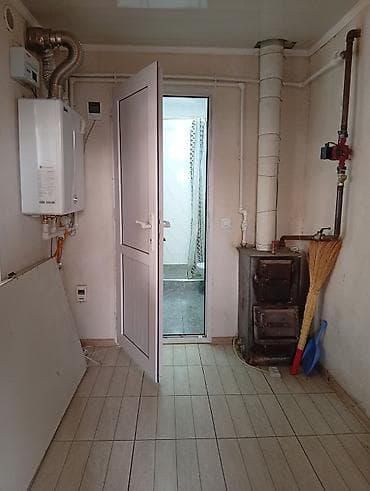 продаю дом с манас: Продаётся частный дом с участком и крытым двором. - Дом одноэтажный — 8