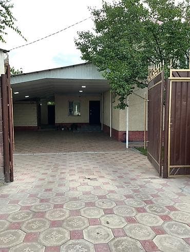 Продаётся частный дом с ухоженным двором и навесом. - Закрытая