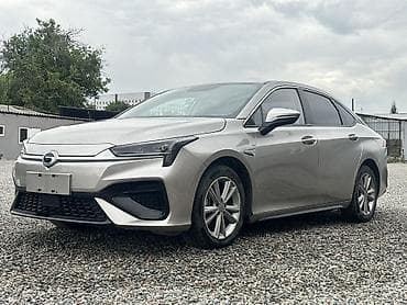 Продажа авто: GAC (Trumpchi) Aion S — электрический седан серебристого цвета. Кузов — 4
