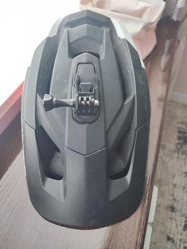 Спортивные сумки: Продаю шлем Купил месяц назад Шлем хороший Есть крепления камеры — 4