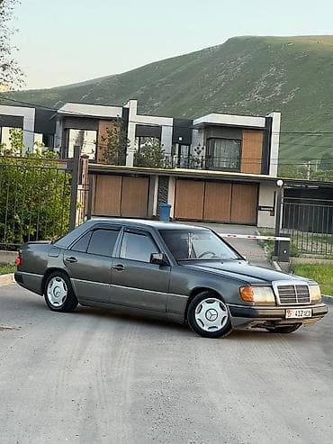 Унаа сатуу: Mercedes-Benz W124: 1988 г., 3 л, Кол менен иштөөчү, Седан — 1