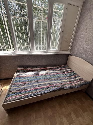 Продаю кровать в хорошем состоянии. Самовывоз 4 микрорайон. Вместе с