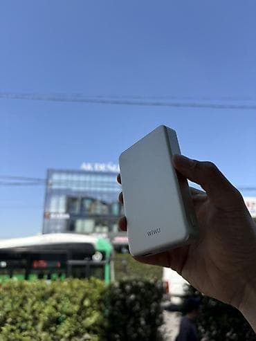 на аккумуляторе: Внешний аккумулятор WiWU с поддержкой MagSafe - Емкость: 10000 мА·ч — 5