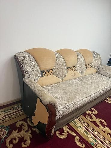 Диваны: Мягкий трехместный диван с широким спальным местом и подлокотниками — 1