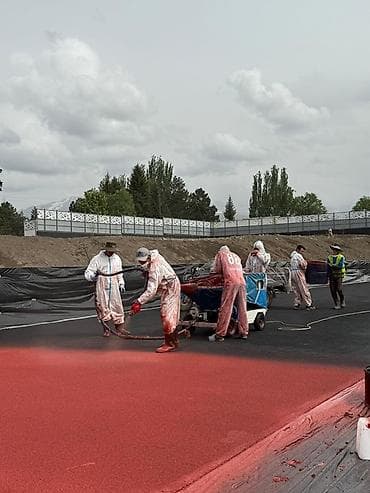 Профессиональное устройство спортивных покрытий - Напыляемое/наливное