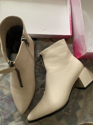 удобный обувь: Новые Сапоги Деми 37р,качество 😍очень удобные Цвет Айвори Каблук 5см — 2