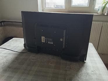 iphone хr: Телевизор VITYAS (жк/LED), диагональ около 24–26". На корпусе сзади — 2