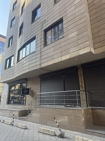 Аренда офисов, 70 м², В жилом комплексе, 1 линия, С отдельной кухней, С отдельным сан узлом