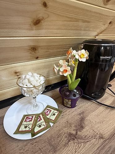 стол для парикмахера: Гостиница a-frame день ночь сутки в г Каракол ! Чисто и Уютно,свежий — 4