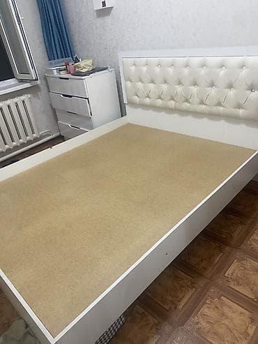 Двуспальная кровать с мягким изголовьем + матрас - Размер спального
