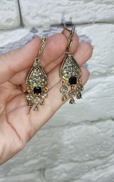 1) Серьги -600с 2)Бусы перламутр( длина вместе с застёжкой 46см)