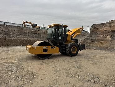 Дорожный вибрационный каток XCMG XS163J + фронтальный погрузчик XCMG