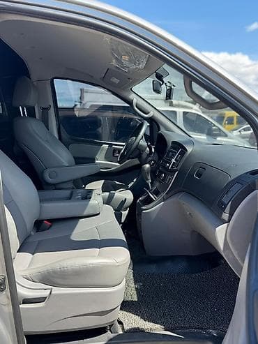Hyundai Starex: 2020 г., 2.5 л, Автомат, Дизель, Минивэн — 10