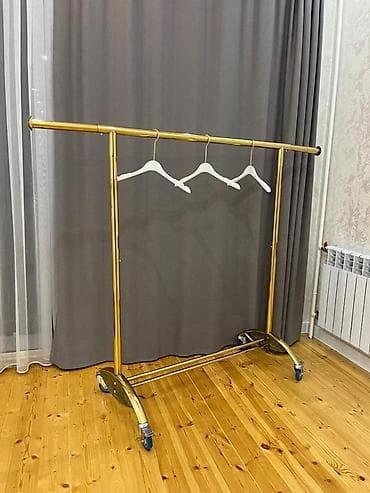 Напольная вешалка-стойка для одежды на колесах - Материал at lalafo.kg Напольная вешалка-стойка для одежды на колесах - Материал
