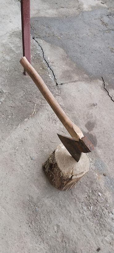 Мультитулы: Топор СССР для мясников самое. сверху заварено но из внутри трещины — 1