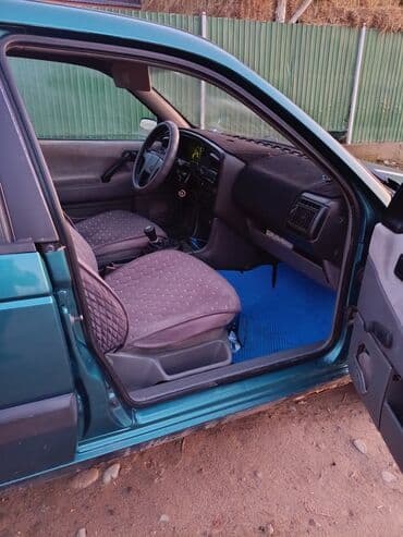 универса: Volkswagen Passat Variant: 1991 г., 2 л, Механика, Бензин, Универсал — 6