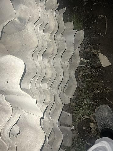 листы шифер: Шифер почти новый, даром, сломанные только нижние листы, остальные — 3