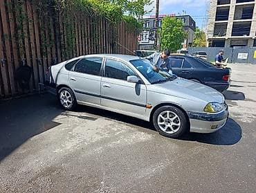 степ эреф 1: Toyota Avensis: 2002 г., 1.8 л, Кол менен иштөөчү, Бензин, Хетчбек — 1