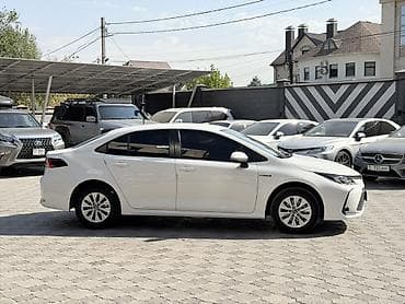 Продажа авто: Toyota Corolla: 2022 г., 1.8 л, Гибрид, Седан — 3