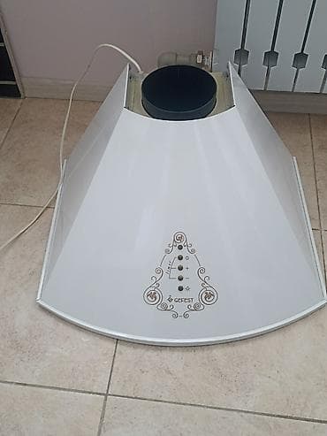 Кухонная вытяжка GEFEST (каминного типа), белая. Б/У цена 3 200