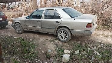 аудио техника: Mercedes-Benz W124: 1987 г., Седан — 2