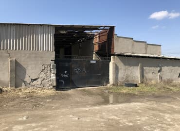 купить дом из контейнера: Промышленные помещения ферма для откормки скота с большими открытыми — 1